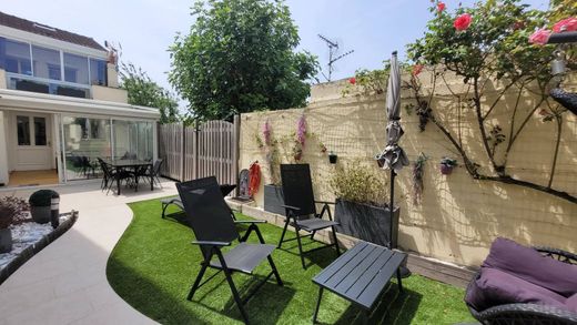 Maison de luxe à Suresnes, Hauts-de-Seine