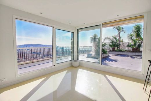 Apartment / Etagenwohnung in Nizza, Alpes-Maritimes