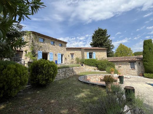 Villa in Saint-Paul-en-Forêt, Var