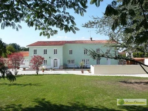 Casa di lusso a Aigre, Charente