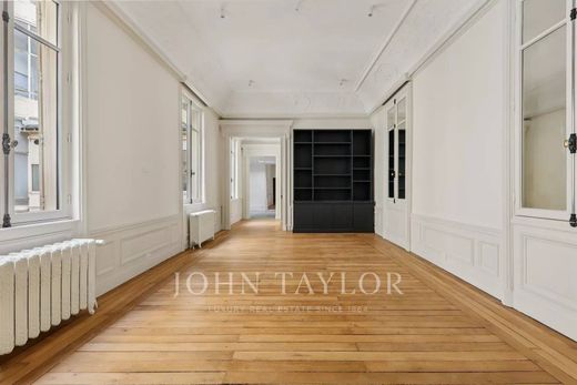 シャンゼリゼ、マドレーヌ、トリアングル・ドール, Parisのアパートメント