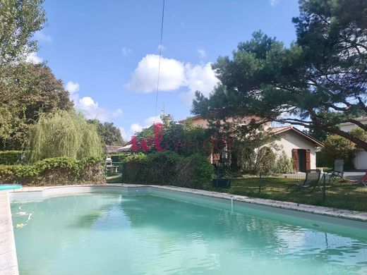 Luxury home in Sadirac, Gironde
