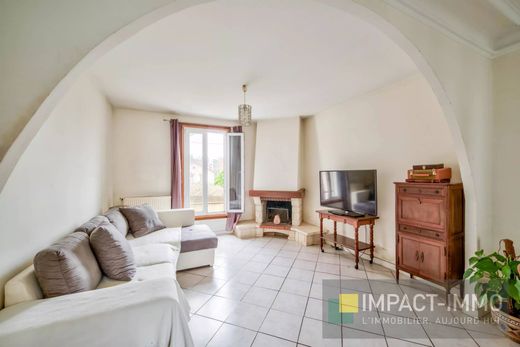 Luxury home in Nanterre, Hauts-de-Seine
