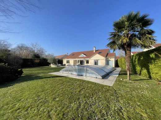 Luxe woning in Étiolles, Essonne