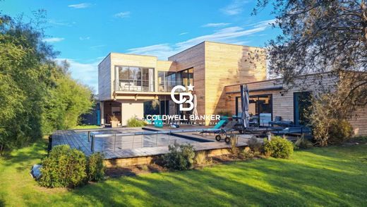 Villa in Lège-Cap-Ferret, Gironde