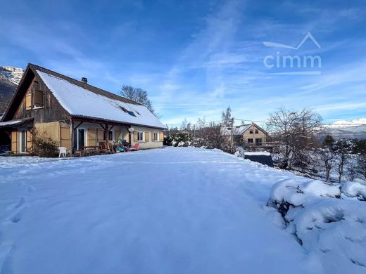 Luxus-Haus in Saint-Hilaire, Isère