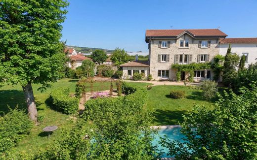 Luxury home in Chazay-d'Azergues, Rhône