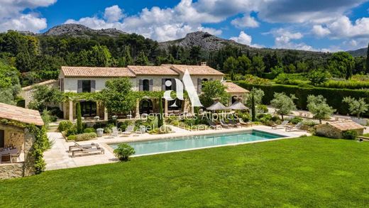 Maussane-les-Alpilles, Bouches-du-Rhôneのカントリー風またはファームハウス