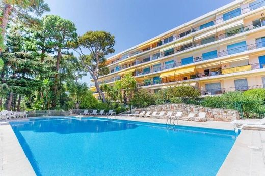 Apartment / Etagenwohnung in Cap-d'Ail, Alpes-Maritimes
