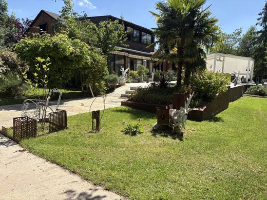 Chalet in Saint-Sauveur-lès-Bray, Seine-et-Marne