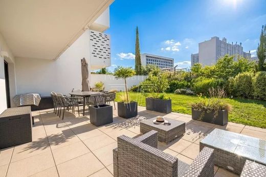 Apartment in Issy-les-Moulineaux, Hauts-de-Seine