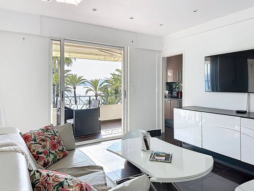 Apartment / Etagenwohnung in Cannes, Alpes-Maritimes