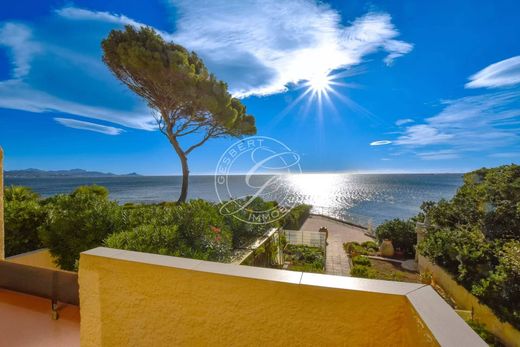 Luxury home in Saint-Aygulf, Var