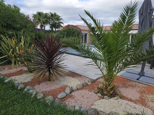 Luxe woning in Ghisonaccia, Upper Corsica