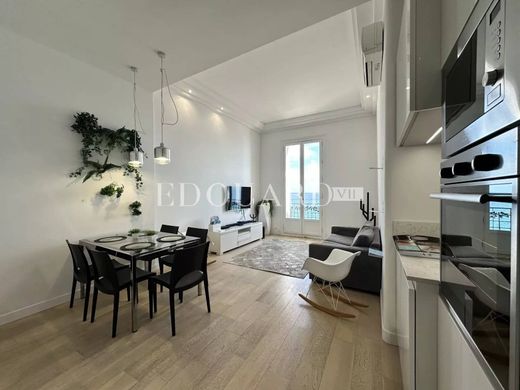 Apartment / Etagenwohnung in Menton, Alpes-Maritimes