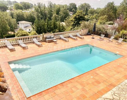 Villa in Roquefort-les-Pins, Alpes-Maritimes