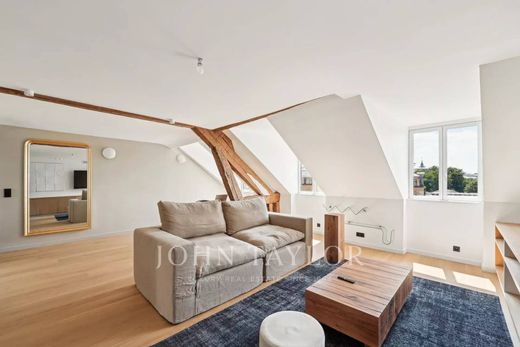 シャンゼリゼ、マドレーヌ、トリアングル・ドール, Parisのアパートメント