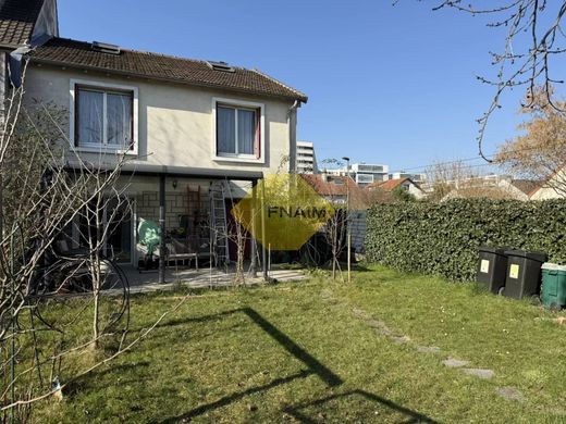 Luxus-Haus in Massy, Essonne