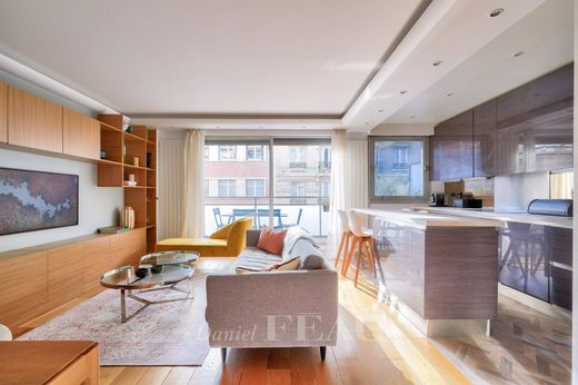 아파트 / 뇌이쉬르센, Hauts-de-Seine