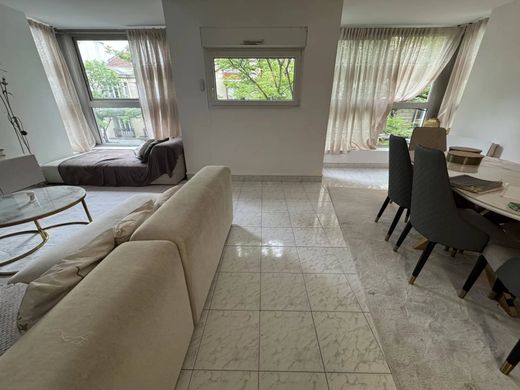 ビュット・ショーモン、ラ・ヴィレット、バ・ベルヴィル, Parisのアパートメント