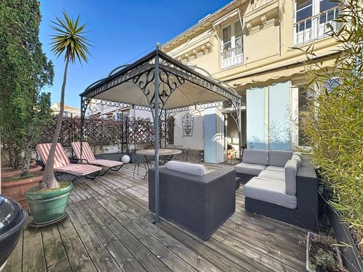 Apartment / Etagenwohnung in Cannes, Alpes-Maritimes