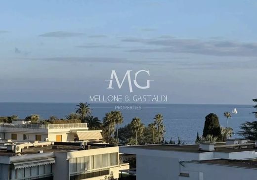 Apartment / Etagenwohnung in Cannes, Alpes-Maritimes