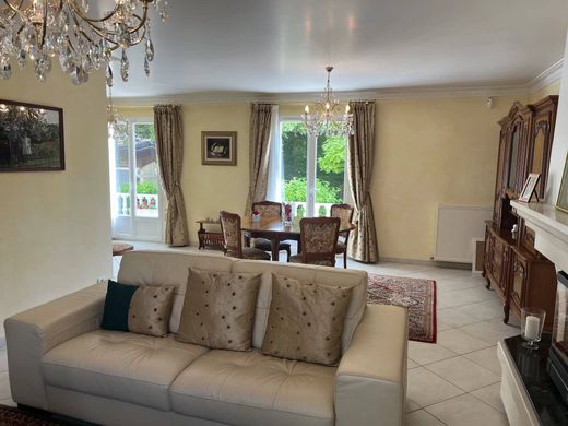 Luxus-Haus in Les Clayes-sous-Bois, Yvelines