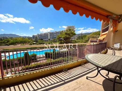 Apartment / Etagenwohnung in Mandelieu-la-Napoule, Alpes-Maritimes