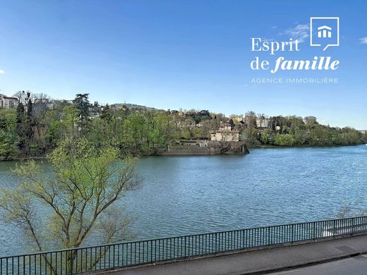 Apartment / Etagenwohnung in Caluire-et-Cuire, Rhône