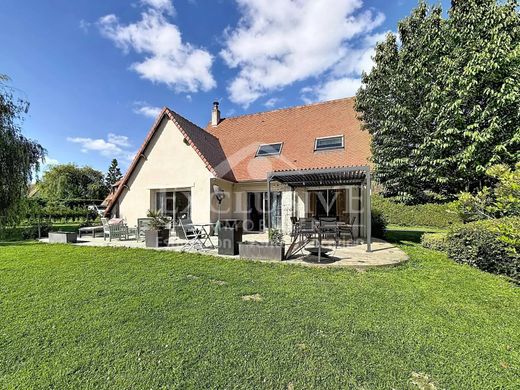 Apartment / Etagenwohnung in Touques, Calvados