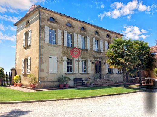 Palace in Couloumé-Mondebat, Gers