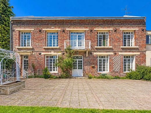 Luxury home in Salouël, Somme