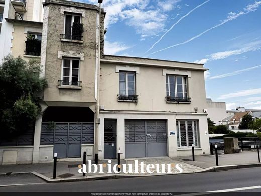 Luxury home in Courbevoie, Hauts-de-Seine