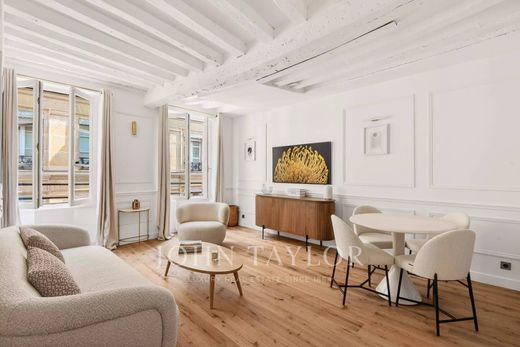 Apartment in Tour Eiffel, Invalides – Ecole Militaire, Saint-Thomas d’Aquin, Paris