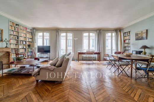 Apartment in Tour Eiffel, Invalides – Ecole Militaire, Saint-Thomas d’Aquin, Paris