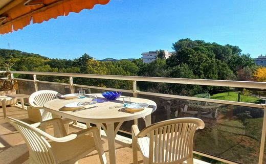 Apartment / Etagenwohnung in Aix-en-Provence, Bouches-du-Rhône