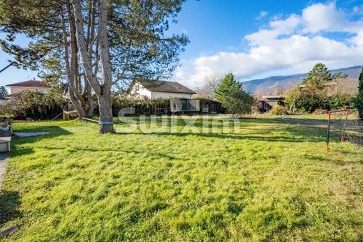 Teren w Saint-Genis-Pouilly, Ain