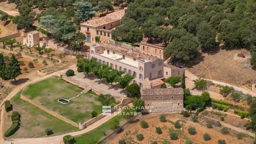 Villa in Saint-Maximin-la-Sainte-Baume, Var
