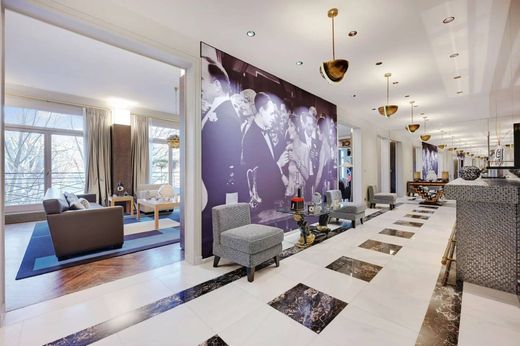 Apartment / Etagenwohnung in Tour Eiffel, Invalides – Ecole Militaire, Saint-Thomas d’Aquin, Paris