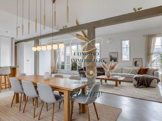 شقة سقيفة ﻓﻲ Puteaux, Hauts-de-Seine