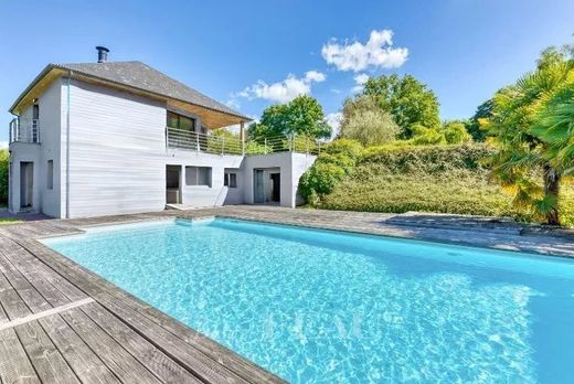 Luxury home in Pont-l'Évêque, Calvados