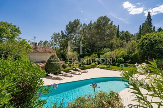 Villa in Châteauneuf-Grasse, Alpes-Maritimes