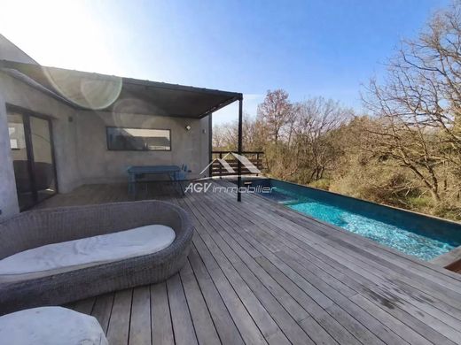 Luksusowy dom w Vézénobres, Gard