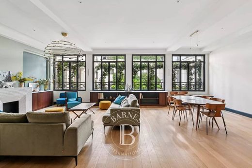 Apartment in Tour Eiffel, Invalides – Ecole Militaire, Saint-Thomas d’Aquin, Paris