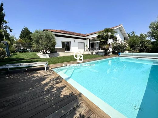 Luxury home in Le Bouscat, Gironde