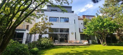 Luxury home in Issy-les-Moulineaux, Hauts-de-Seine