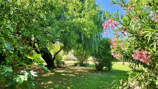 Luxury home in Gargas, Vaucluse