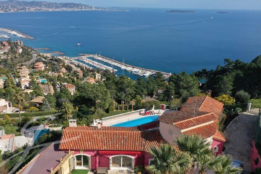Théoule-sur-Mer, Alpes-Maritimesのヴィラ