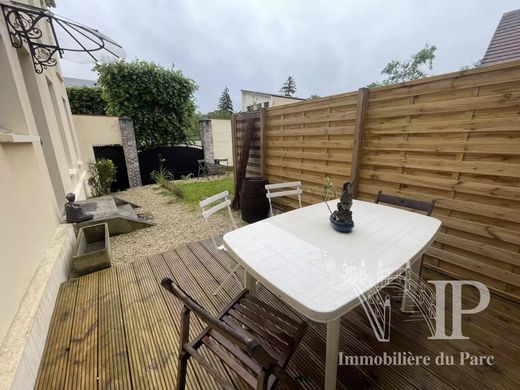 Apartment in Le Pecq, Yvelines