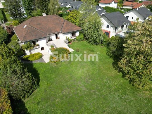 Luxury home in Divonne-les-Bains, Ain